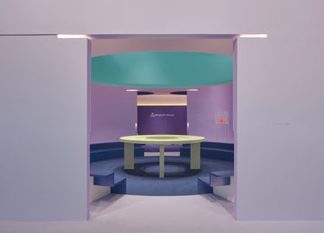 <strong>The Color Language of Love – HUG</strong>